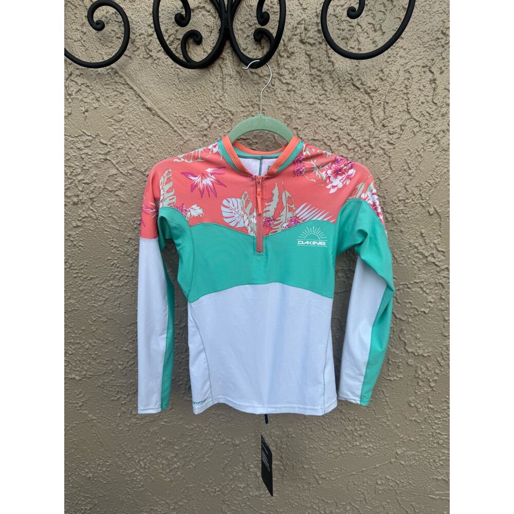 Dakine NWT Women’s Persuasive Snug Fit Long Sleeve Rashguard